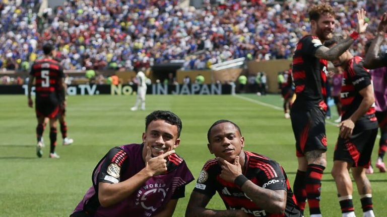 jogadores do Flamengo comemorando no Mundial de Clubes