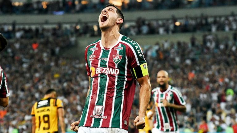 Nino do Fluminense comemorando