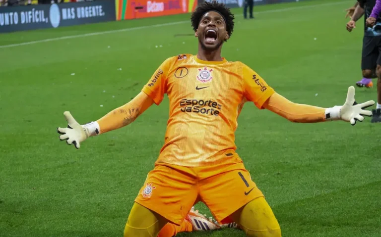 Hugo Souza / Corinthians